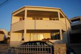 Nouveaux appartements modernes à Razanj près de Sibenik 10 mètres de la plage. Environnement calme...