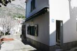 Appartement situé dans un quartier calme de Baska Voda, à seulement 2min à pied du centre-ville et...