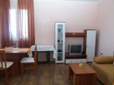appartement entièrement meublé au deuxième étage de la maison avec spéciaux ulazom.nalazimo dix...