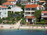 Nous proposons des appartements modernes dans une maison de famille, qui est situé le long de la plage...